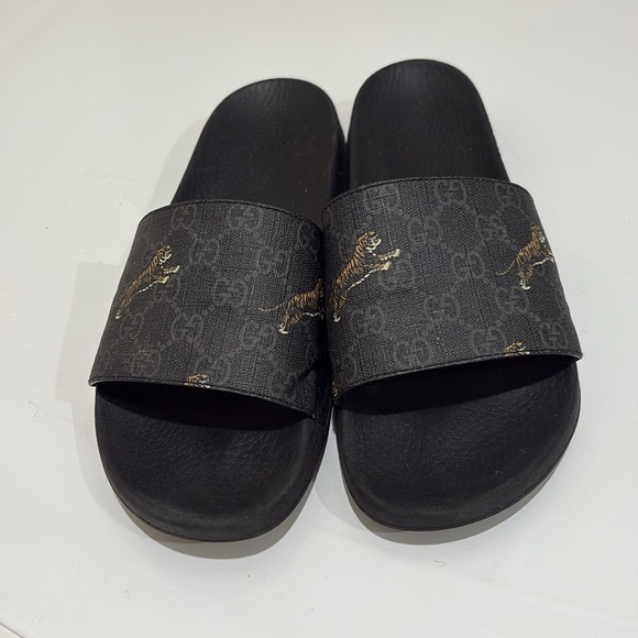 ⭐️Gucci Mens Logo Tiger Slides—GREAT!!Excellent Condition—Comfortable!! Size 9